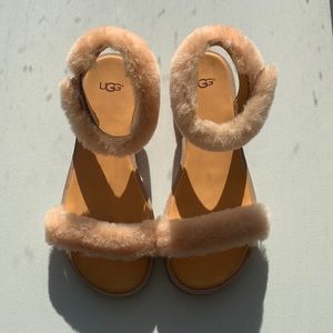 UGG woman’s Fluff Spring flat sandals